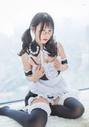 弟弟的女友们_十万网红美女美酱